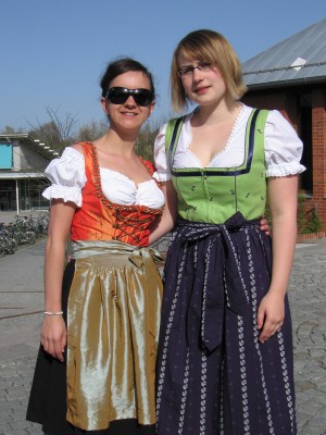 Süddeutsche Meisterschaft 2011 - Anja und Anette Anja Pfeffermann und Anette Purucker (vlnr) vom Debattierclub Bayreuth, Cheforganisatorinnen der Süddeutschen Meisterschaft 2011.