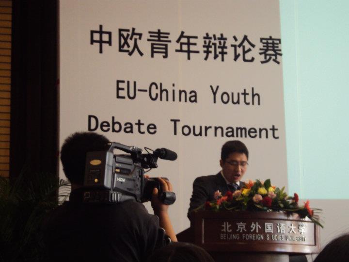 Yiming Zhangbeing filmed at the finals1